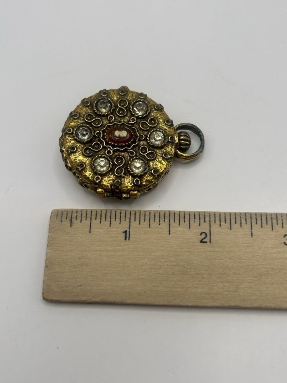 Vintage Mary Chess "Tapestry” Solid Perfume Compact Locket Original tag Cameo - Picture 8 of 16